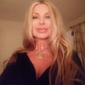 Meet your Posher, Eva